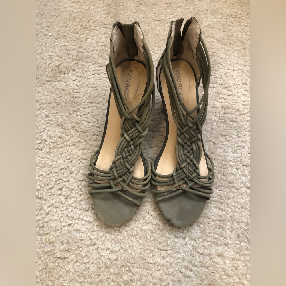 Adam Tucker size 6.5M green 3” heels